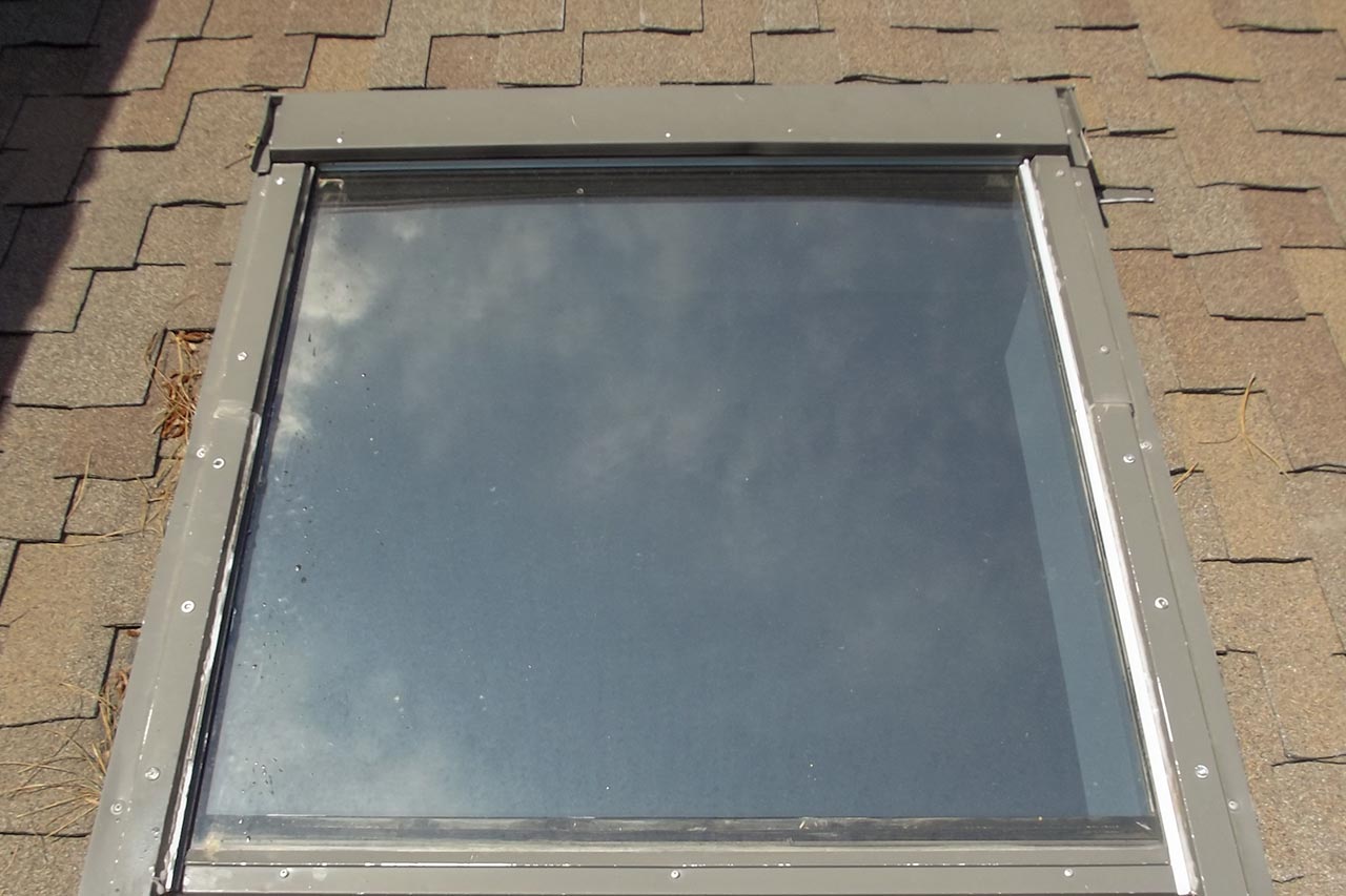 Sealing a skylight