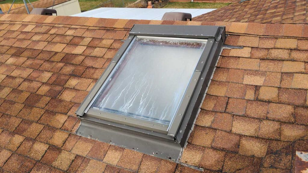 Velux FS M04 with shade 32456-4